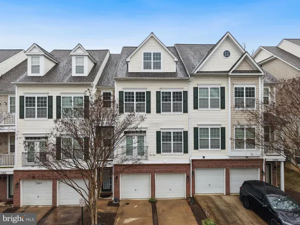 $2,631 | 13947 Hollow Wind Way, Unit 201, Woodbridge, VA 22191