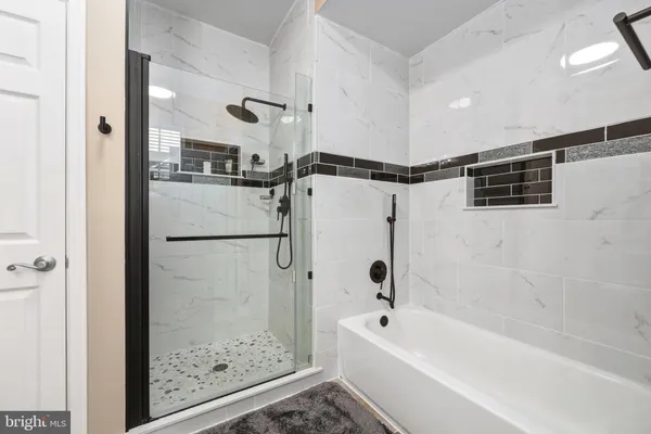 $2,631 | 13947 Hollow Wind Way, Unit 201, Woodbridge, VA 22191