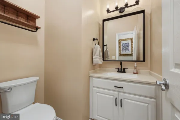 $2,631 | 13947 Hollow Wind Way, Unit 201, Woodbridge, VA 22191