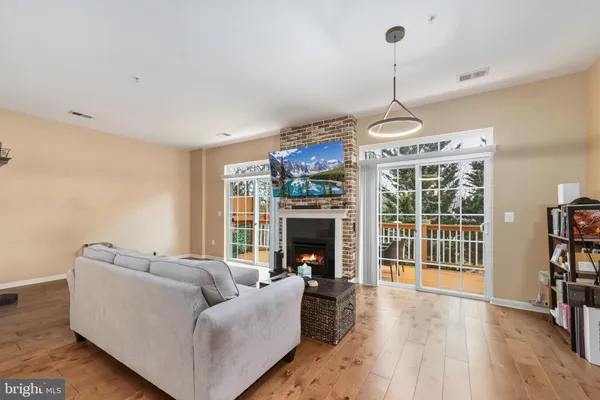 $2,631 | 13947 Hollow Wind Way, Unit 201, Woodbridge, VA 22191