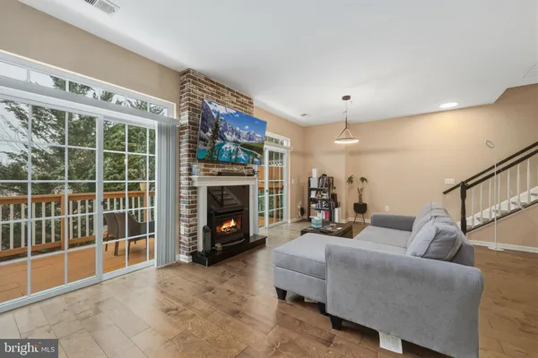 $2,631 | 13947 Hollow Wind Way, Unit 201, Woodbridge, VA 22191