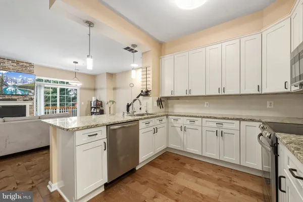 $2,631 | 13947 Hollow Wind Way, Unit 201, Woodbridge, VA 22191