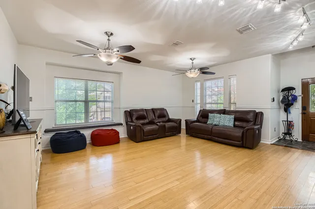 $2,700 | 1406 Osprey Heights, San Antonio, TX 78260