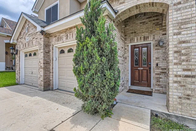 $2,700 | 1406 Osprey Heights, San Antonio, TX 78260