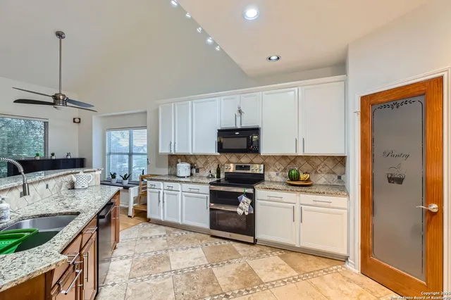 $2,700 | 1406 Osprey Heights, San Antonio, TX 78260