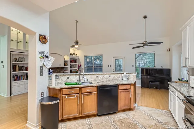 $2,700 | 1406 Osprey Heights, San Antonio, TX 78260