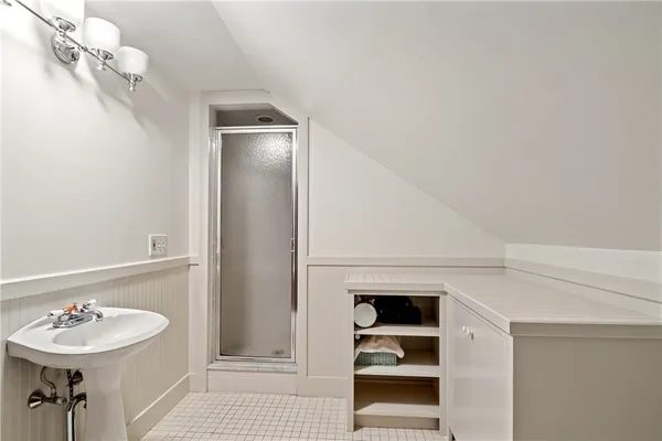 $3,700 | 14 Greenough Place, Unit A, Newport, RI 02840