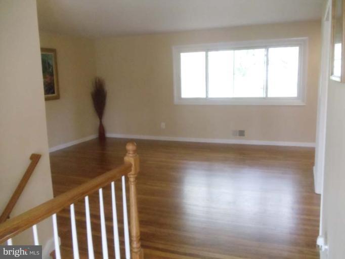 4103 Southend Road Rockville, MD 20853 - Photo 8 of 28 Living Room