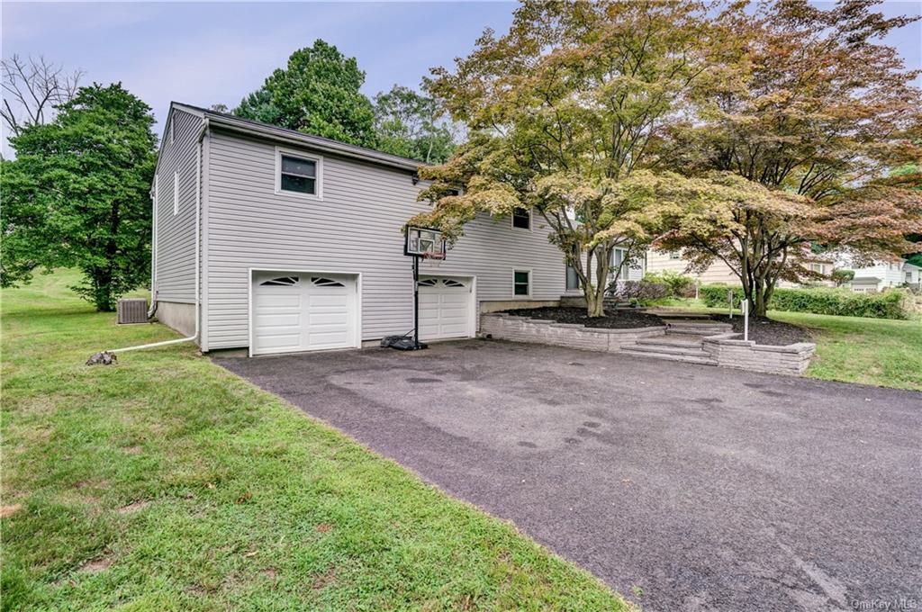 18 Cherie Lane, New Windsor, NY 12553 Compass