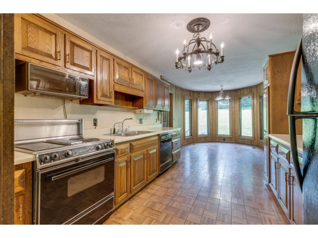 1049 Fall Creek Road Kingsport, TN 37664 - Photo 8 of 36 Photo 8