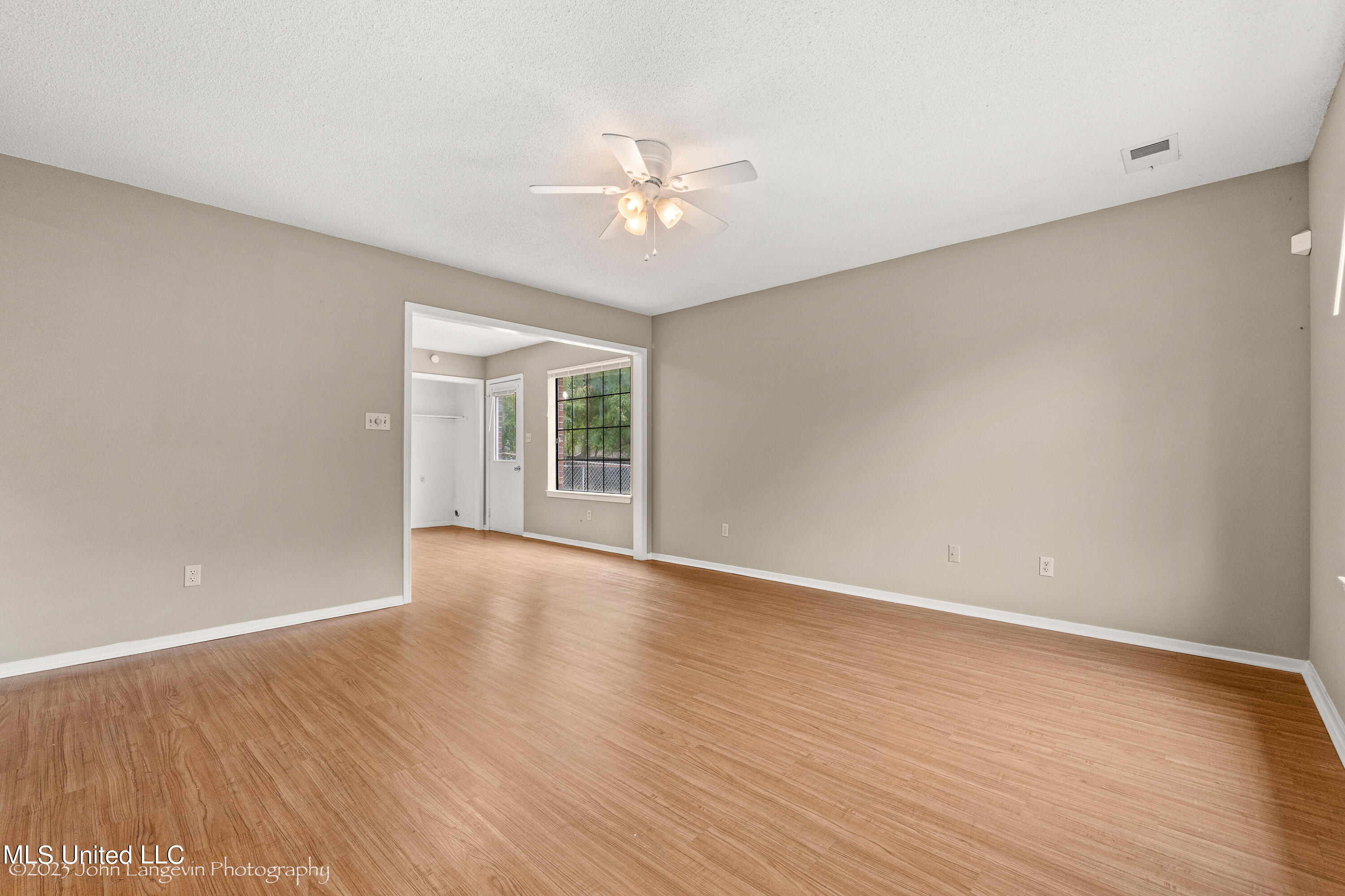 3450 Mayfair Road Horn Lake, MS 38637 - Photo 5 of 23 Living Room