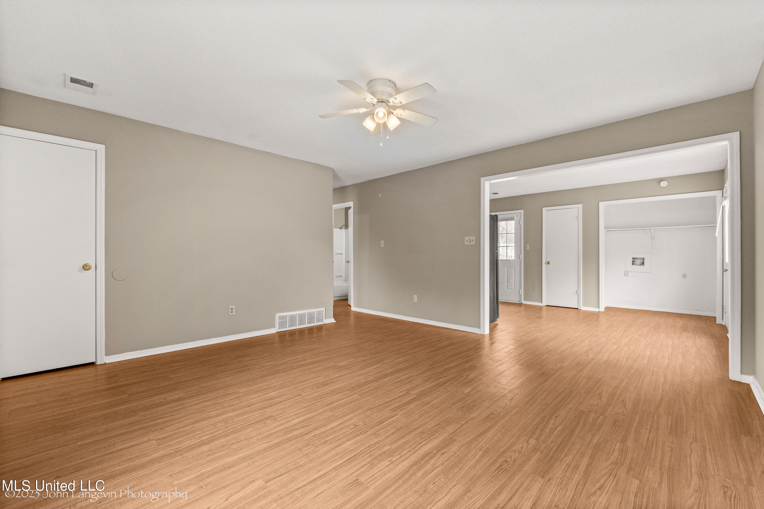 3450 Mayfair Road Horn Lake, MS 38637 - Photo 6 of 23 Living Room