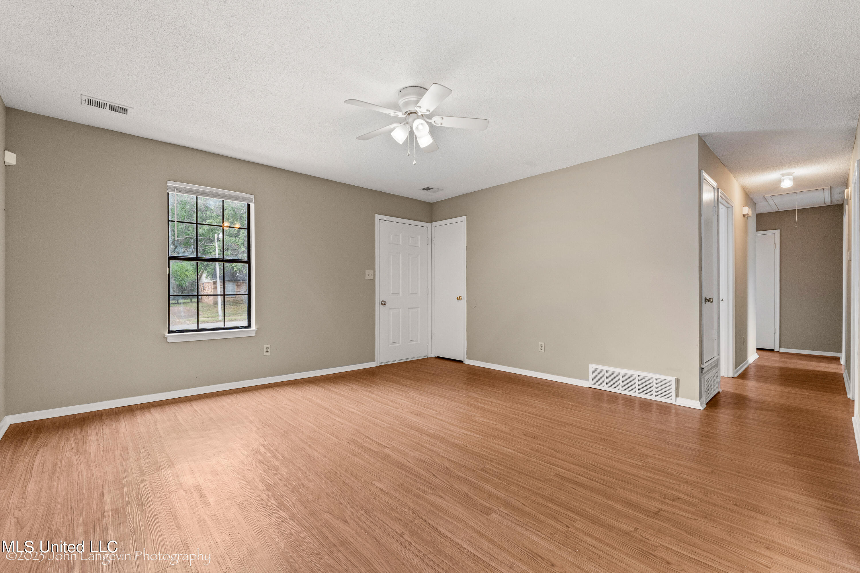 3450 Mayfair Road Horn Lake, MS 38637 - Photo 7 of 23 Living Room