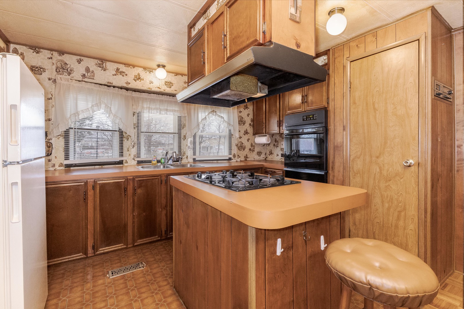 7 Oak Valley Road Bloomington, IL 61704 - Photo 6 of 27 a kitchen that has a sink a stove and a table