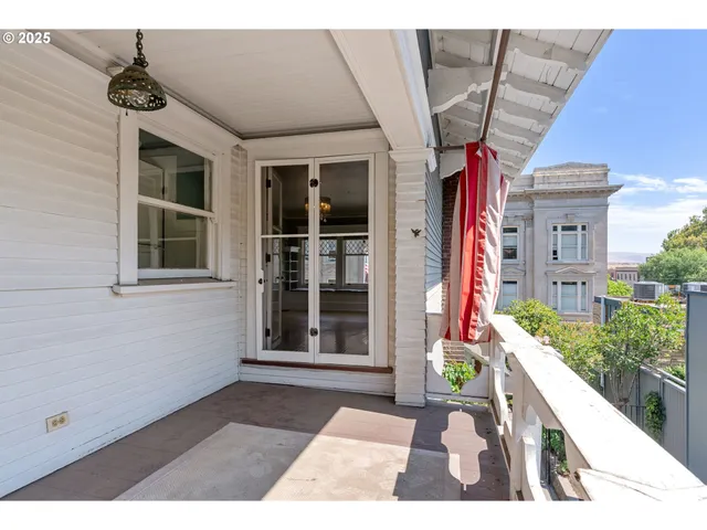 a house view with a outdoor space