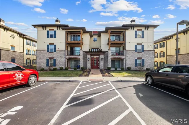 $237,500 | 223 Bordeaux Way, Unit 223, St. Peters, MO 63376