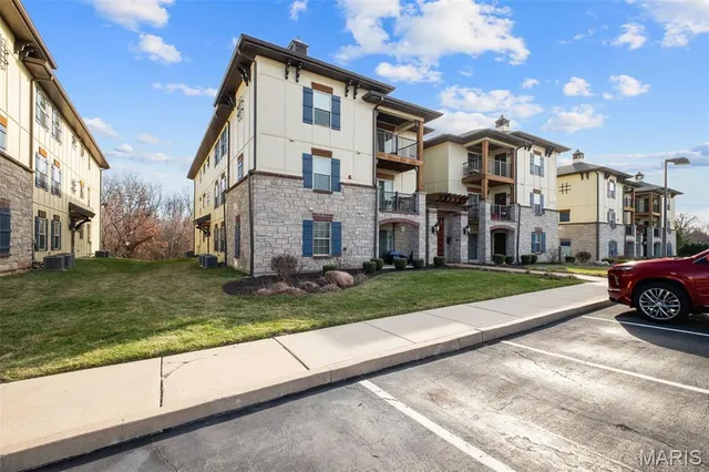 $237,500 | 223 Bordeaux Way, Unit 223, St. Peters, MO 63376