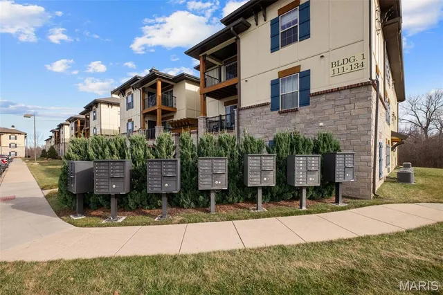 $237,500 | 223 Bordeaux Way, Unit 223, St. Peters, MO 63376