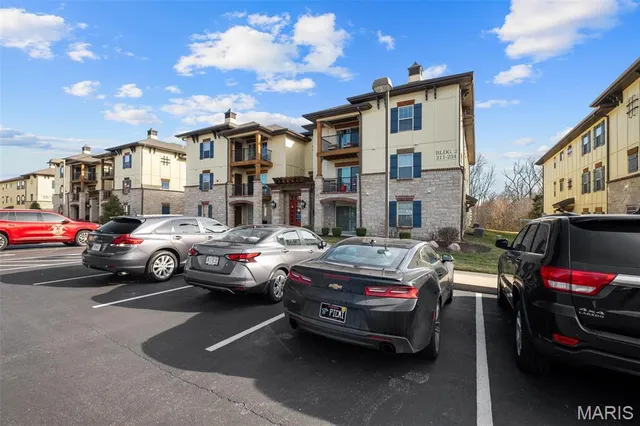 $237,500 | 223 Bordeaux Way, Unit 223, St. Peters, MO 63376