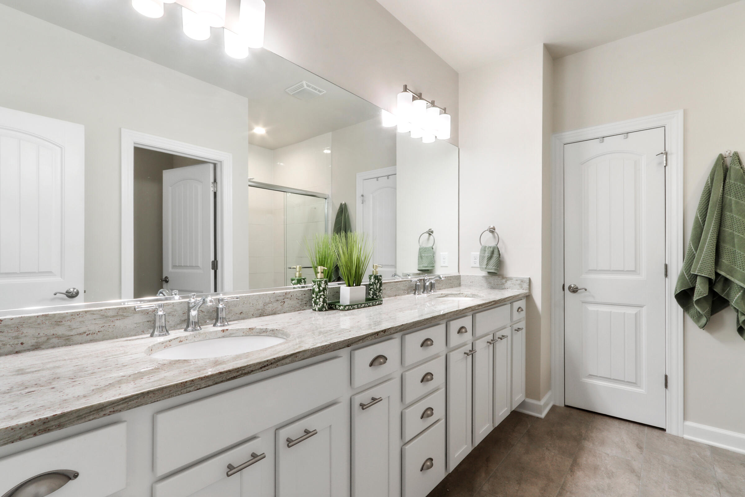 560 North Boulder Ridge Drive Lake Geneva, WI 53147 - Photo 33 of 61 Primary Bathroom