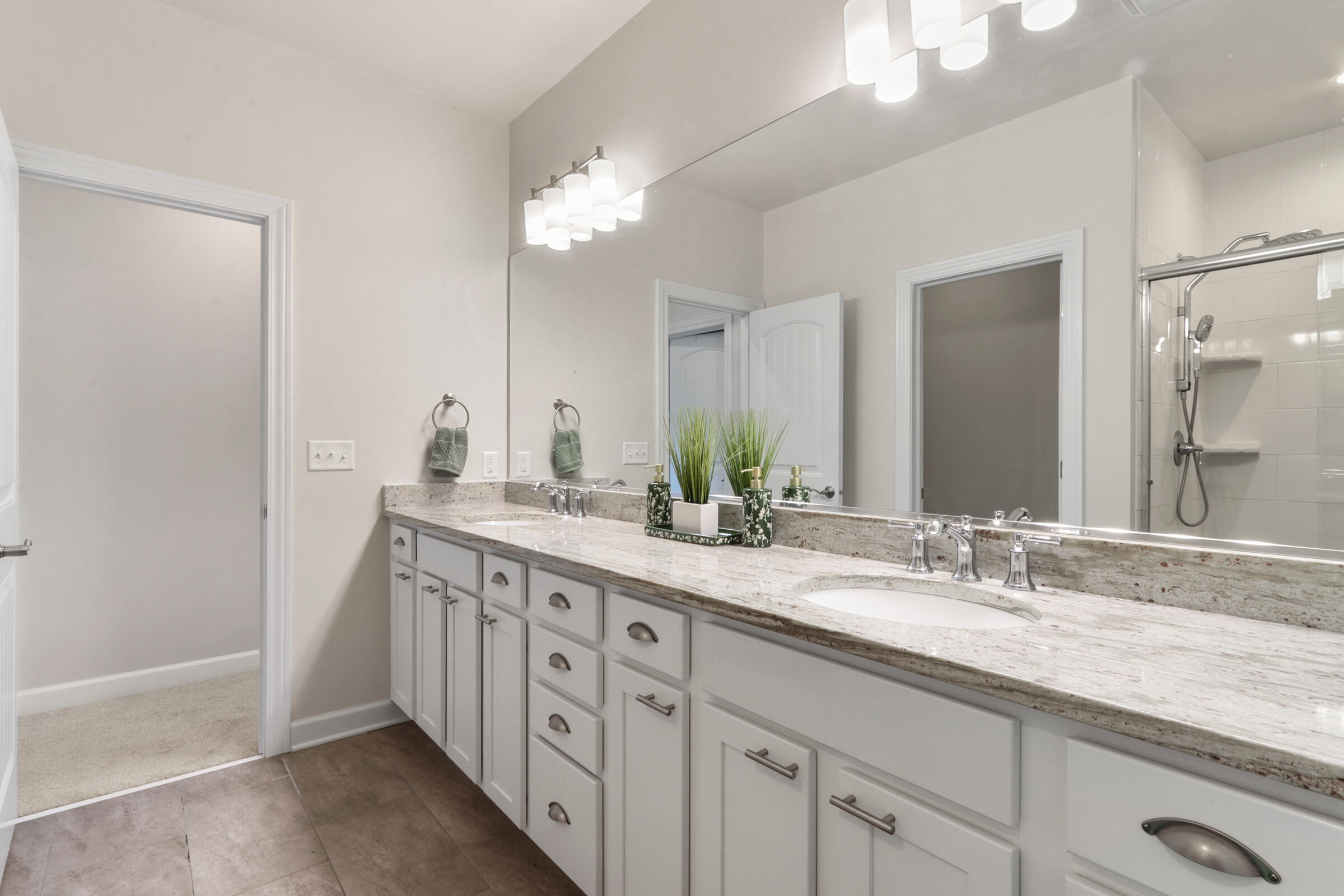 560 North Boulder Ridge Drive Lake Geneva, WI 53147 - Photo 34 of 61 Primary Bathroom