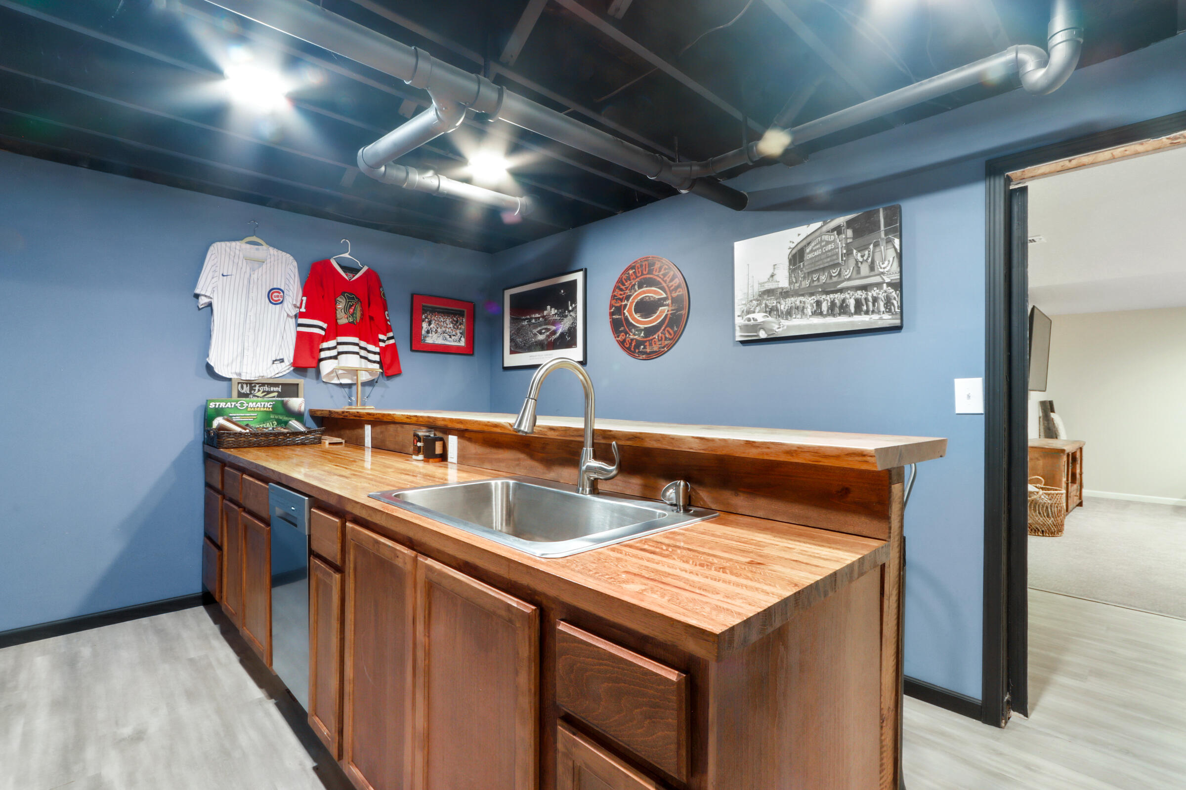 560 North Boulder Ridge Drive Lake Geneva, WI 53147 - Photo 41 of 61 Basement bar