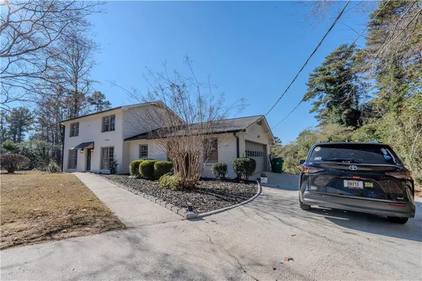 a view of a car in front of a house