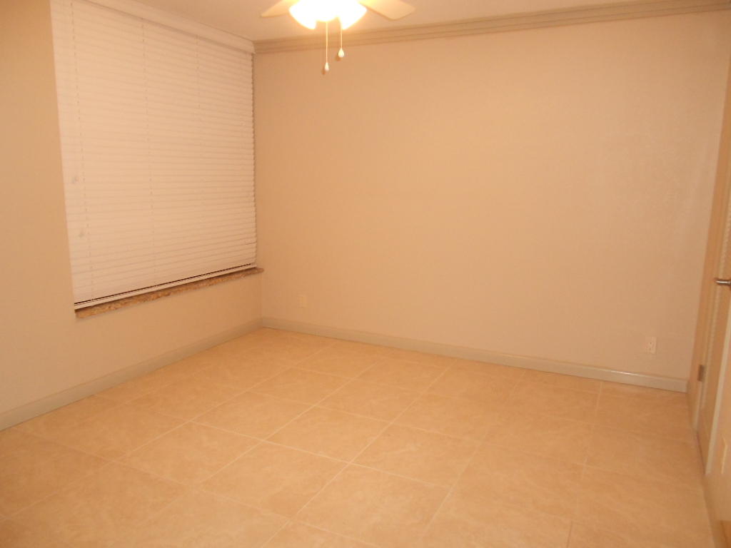 8 Royal Palm Way, Unit 207 Boca Raton, FL 33432 - Photo 8 of 10 Guest Bedroom
