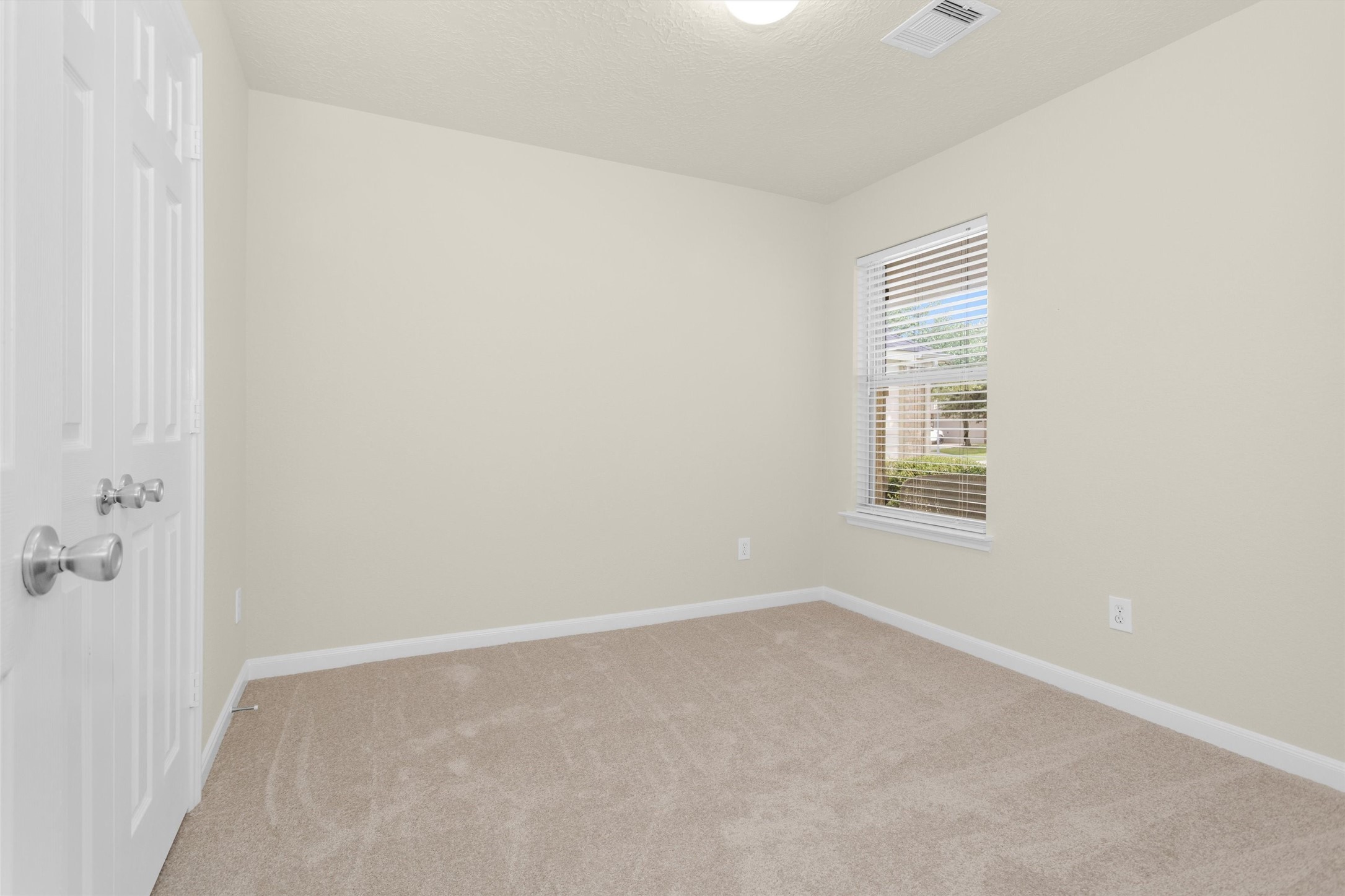 3131 Beacon Grove Street Spring, TX 77389 - Photo 25 of 38 an empty room with windows