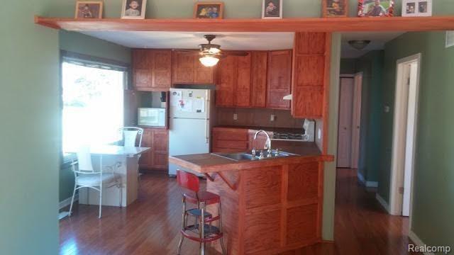41921 Old Bridge Road Canton, MI 48188 - Photo 2 of 6 kitchen and hall.jpg