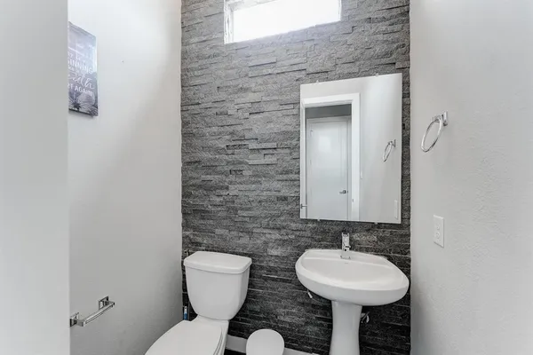 $3,500 | 8409 Hempstead Road, Unit A, Houston, TX 77008