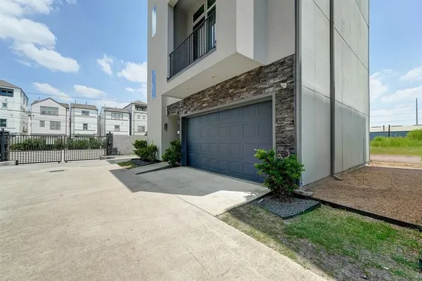 $3,500 | 8409 Hempstead Road, Unit A, Houston, TX 77008