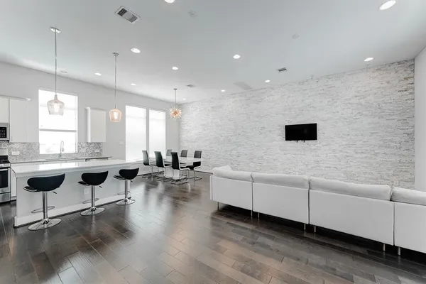 $3,500 | 8409 Hempstead Road, Unit A, Houston, TX 77008