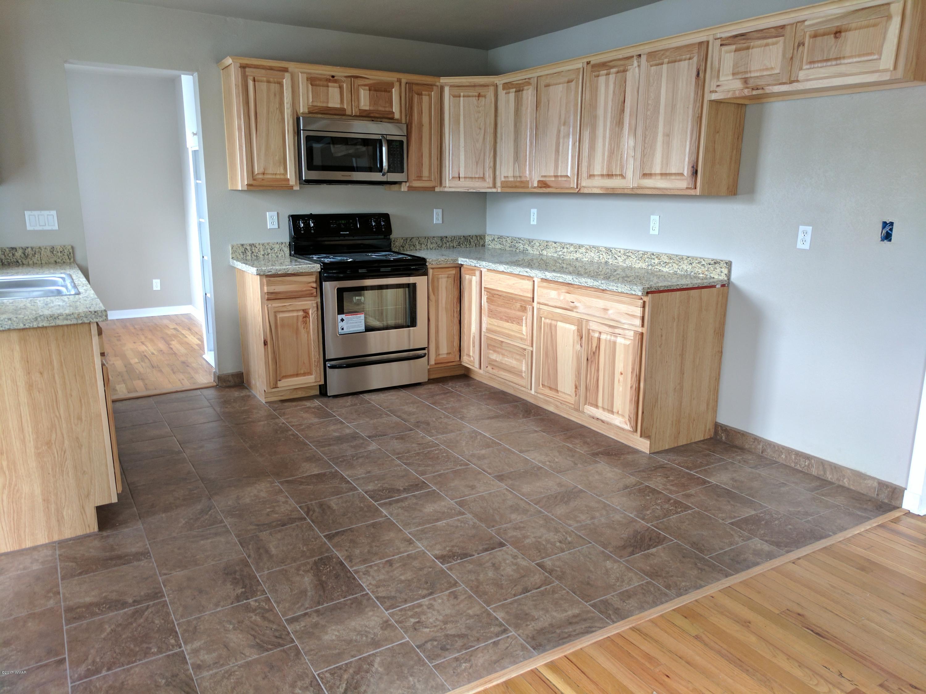 109 Cochise Drive Springerville, AZ 85938 - Photo 10 of 35