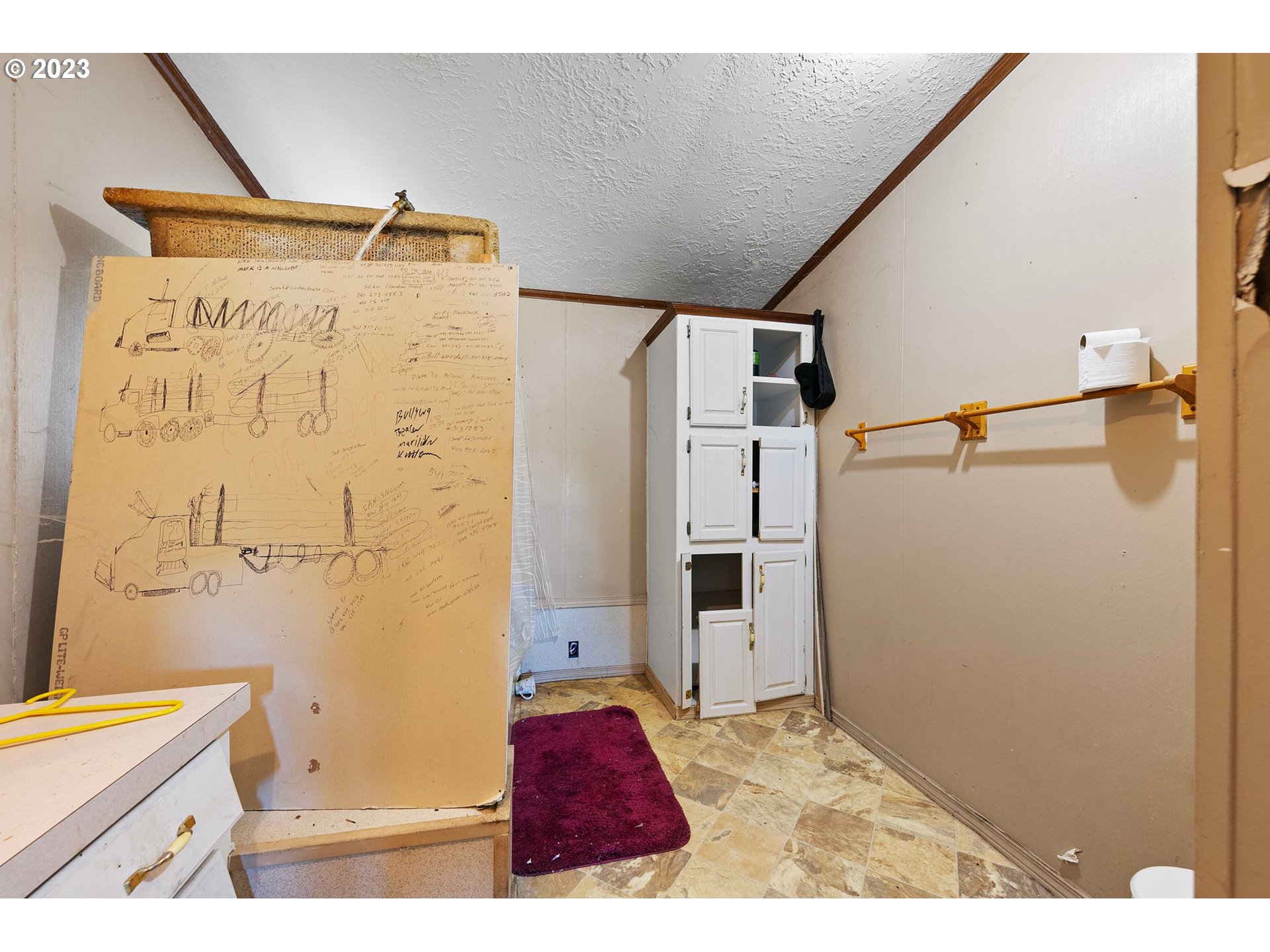 434 Locust Street Yoncalla, OR 97499 - Photo 29 of 36 a bathroom with a bathtub and shower