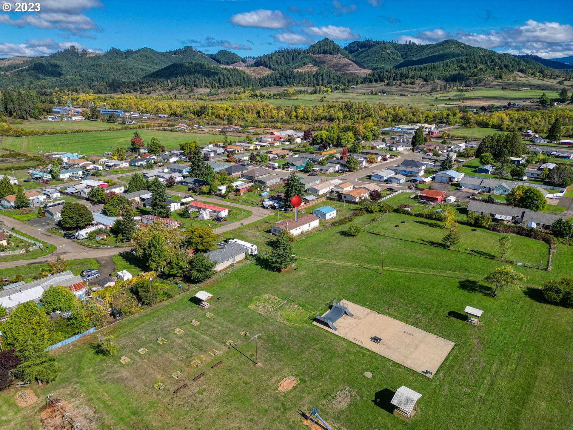 434 Locust Street Yoncalla, OR 97499 - Photo 33 of 36 a view of a city with mountains in the background