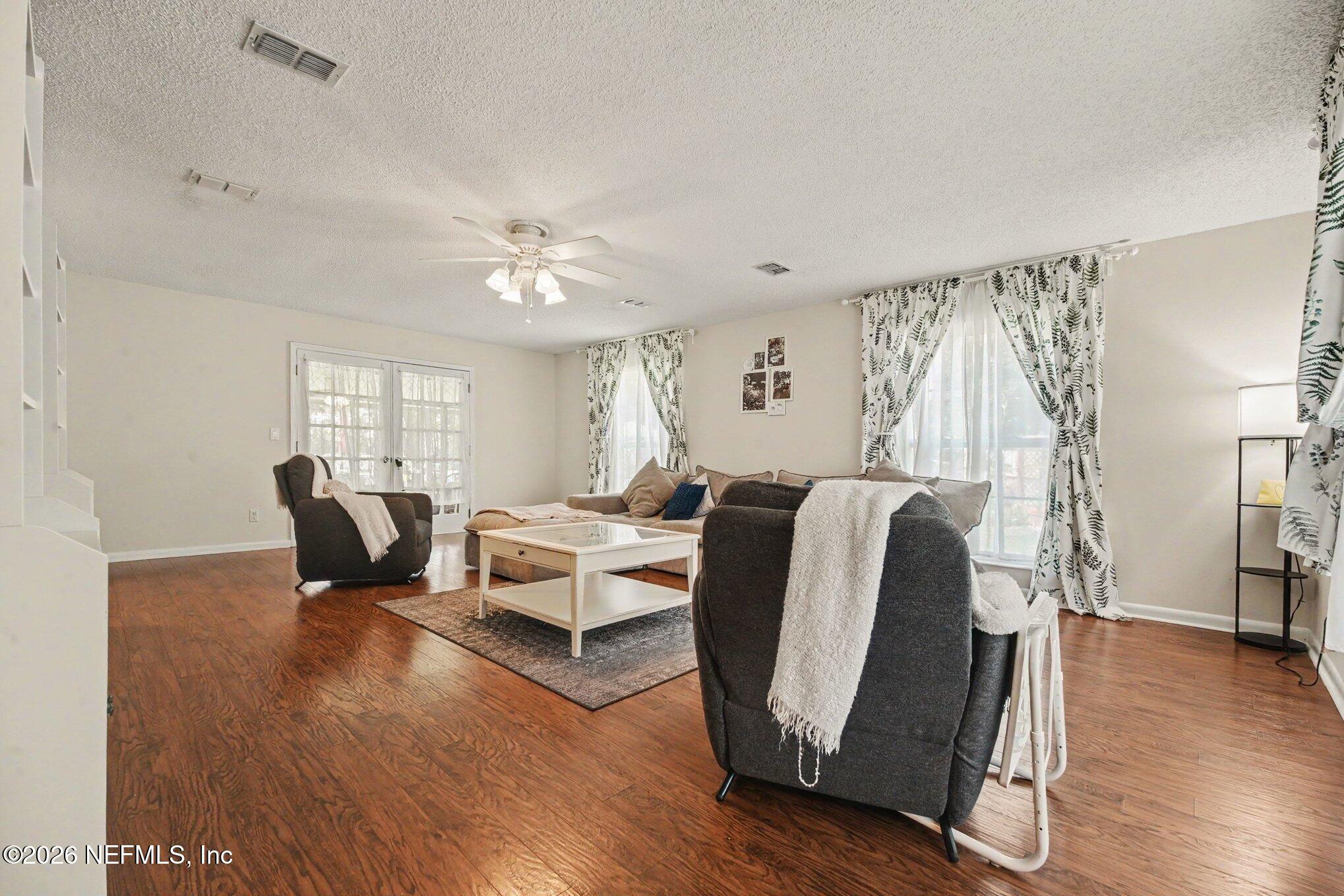8957 Yarmouth Road Jacksonville, FL 32257 - Photo 4 of 33 004_file_2336