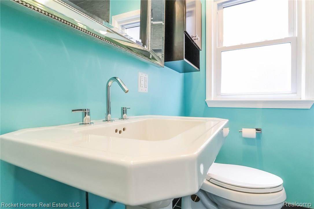 1792 Stanford Road Berkley, MI 48072 - Photo 17 of 29 018-Bathroom-5236073-medium.jpg