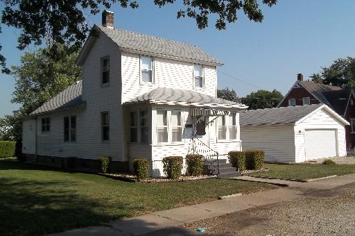 345 Porter Avenue Grand Ridge, IL 61325 - Photo 3 of 14 a front view of a house with a yard