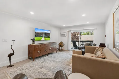 $295,000 | 1270 Wisconsin Street, Unit 211, Lake Geneva, WI 53147