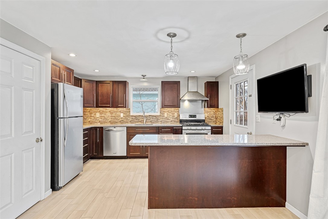 4 Plant Street Cumberland, RI 02864 - Photo 14 of 42