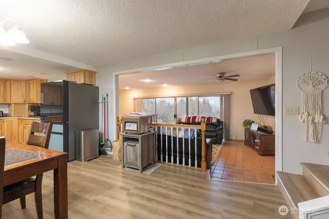 a view of a living room kitchen and a kitchen
