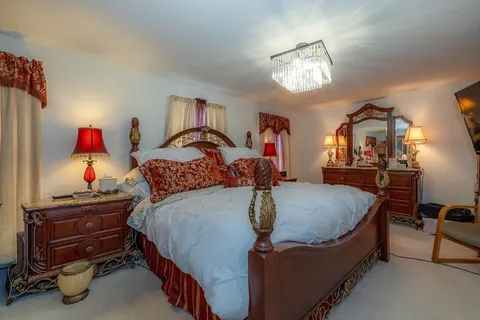 $995,000 | 5 Poe Circle, Tyngsborough, MA 01879