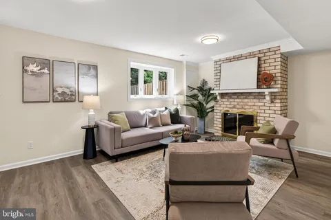 $850,000 | 19 South Abingdon Street, Arlington, VA 22204