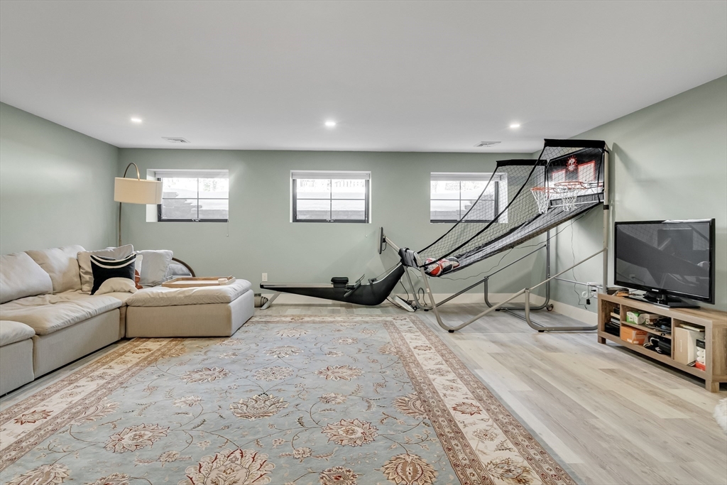 32 Lantern Lane Wellesley, MA 02481 - Photo 31 of 41