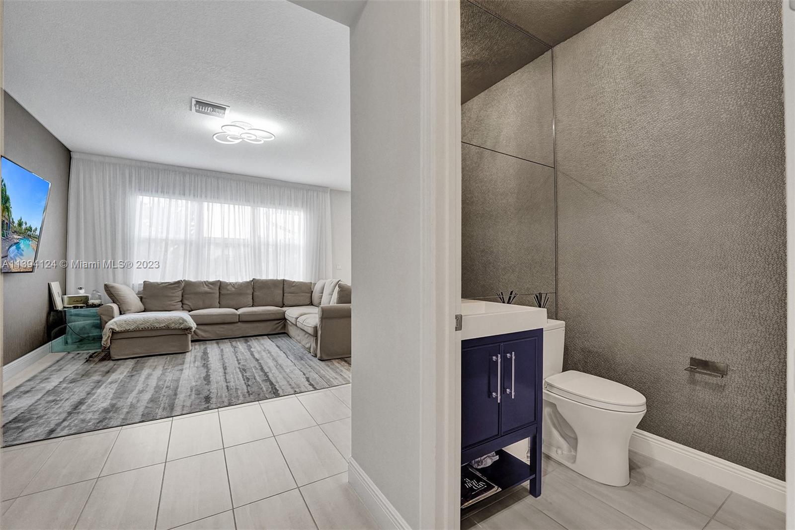 1033 Eucalyptus Drive Hollywood, FL 33021 - Photo 4 of 66