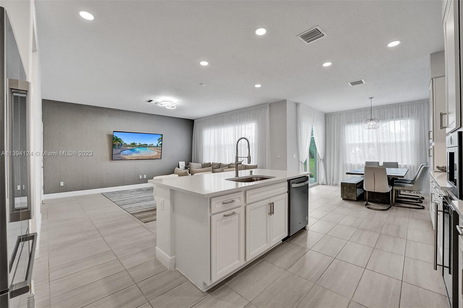 1033 Eucalyptus Drive Hollywood, FL 33021 - Photo 7 of 66