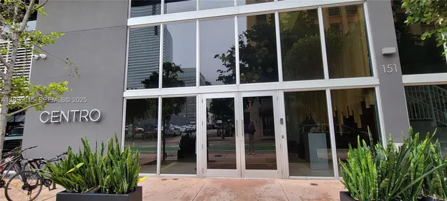 $2,400 | 151 Southeast 1st Street, Unit 3003, Miami, FL 33131