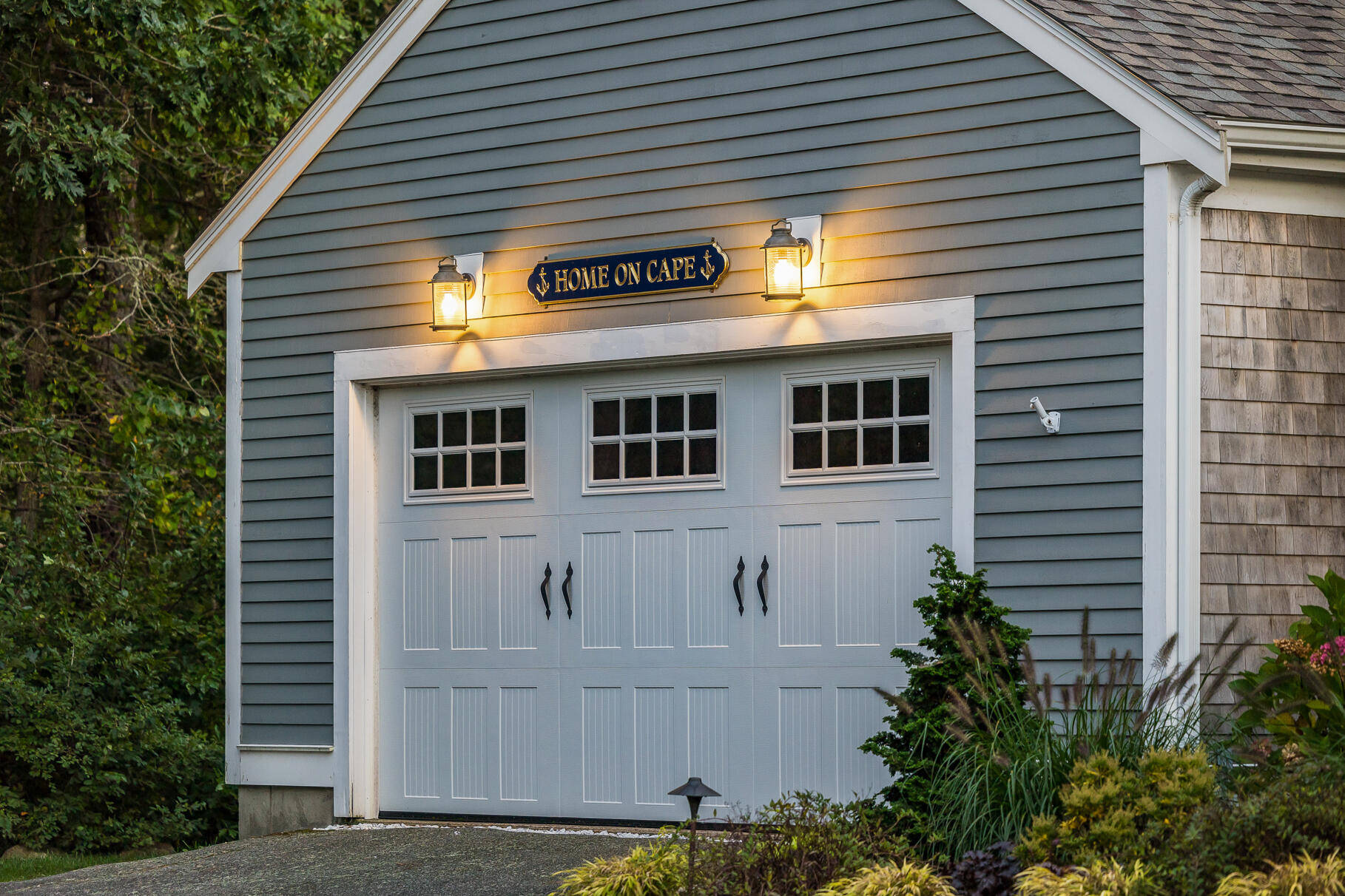 51 North Gate Road Chatham, MA 02633 - Photo 41 of 50 a front view of a house with plants