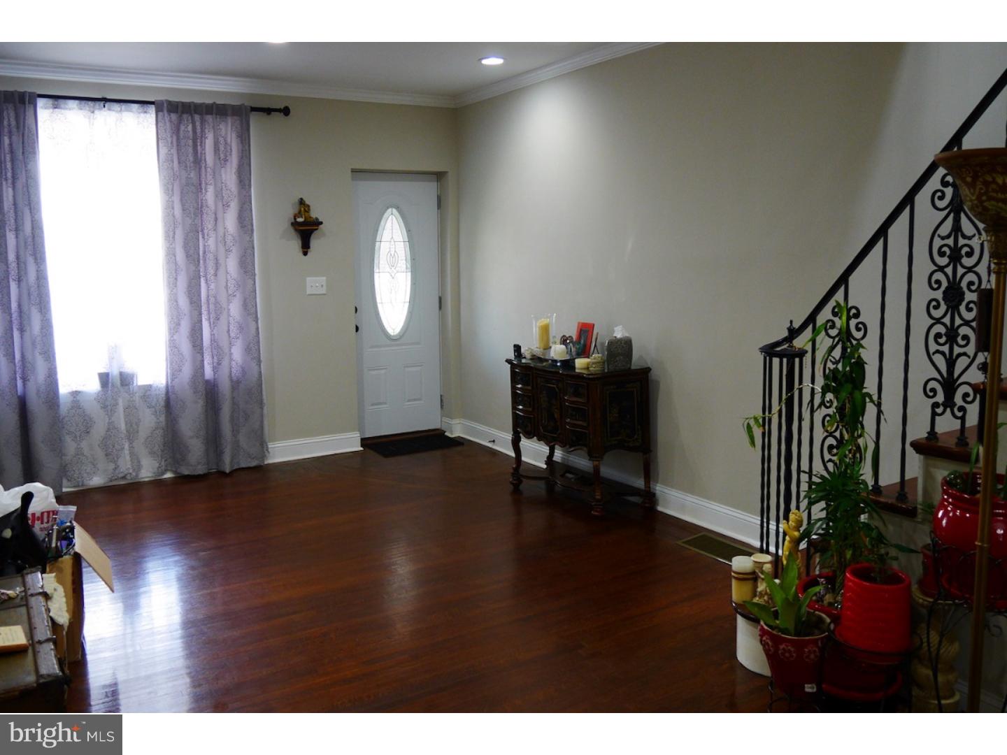 730 Wynnewood Road Philadelphia, PA 19151 - Photo 4 of 23 Living Room
